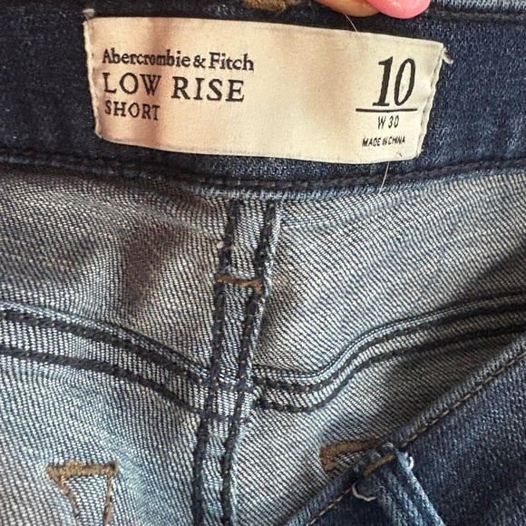 Abercrombie snd Fitch Low Rise Denim Jean Short size 10 Cuffed Distressed - Picture 5 of 6